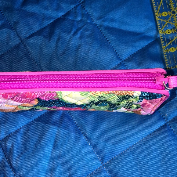 Vera Bradley Wristlet - Picture 7 of 7